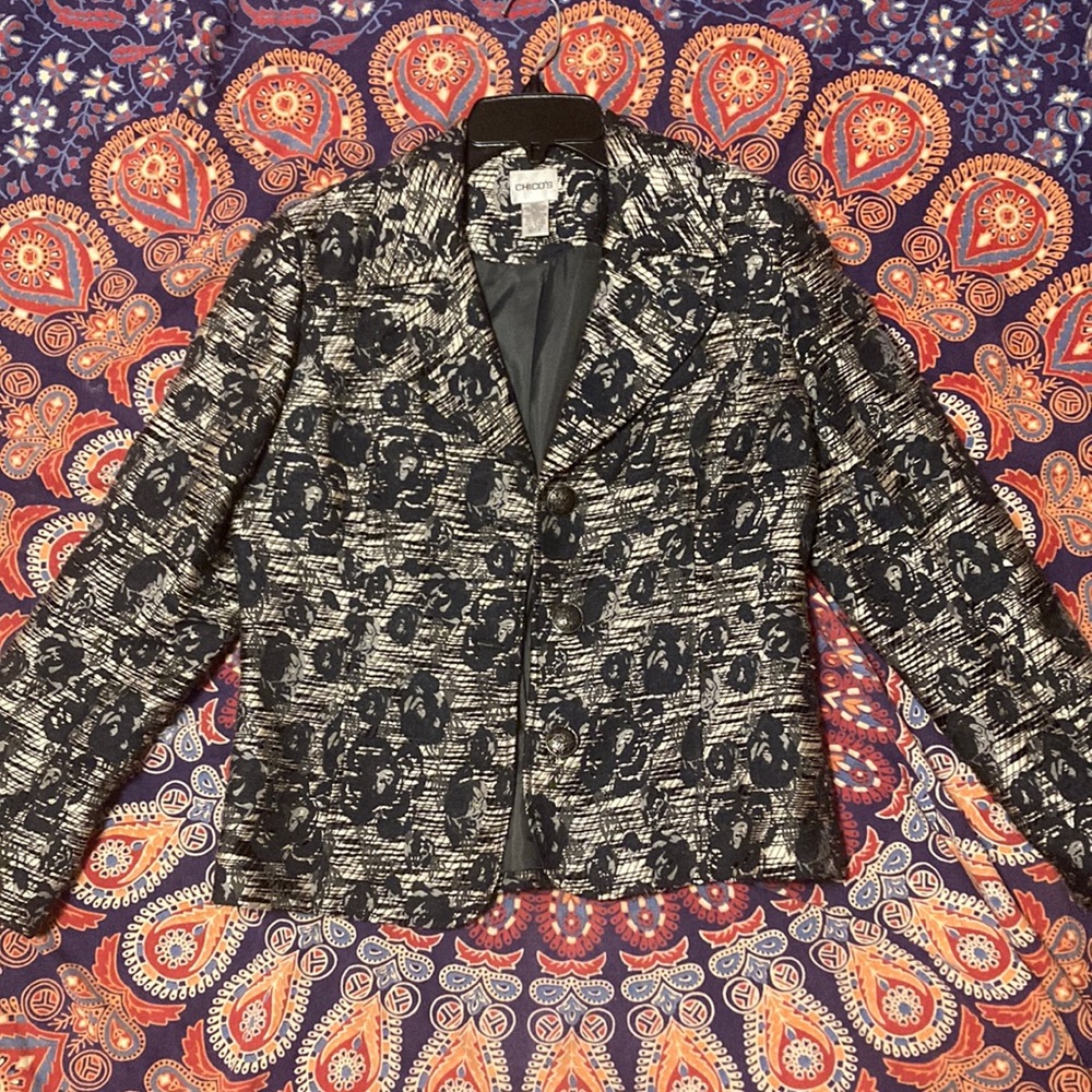 Black and Silver Chicos button jacket 🧥 size 0